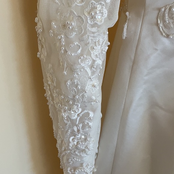 Stunning Vintage Custom Wedding Dress - Picture 10 of 12
